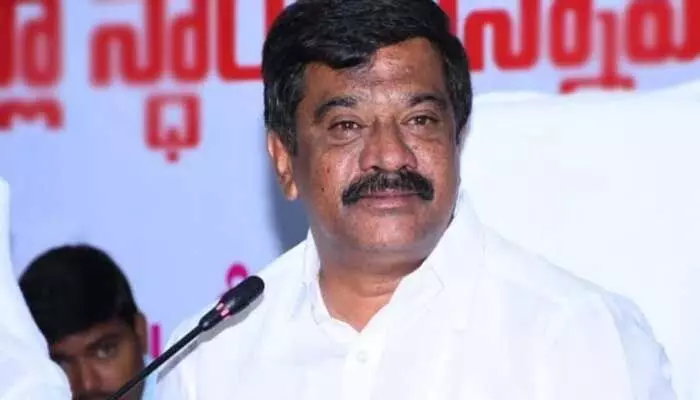 కేసీఆర్కు పోచారం శ్రీనివాస్ రెడ్డి వెన్నుపోటు పొడిచారు: మాజీ మంత్రి వేముల ఫైర్ కేసీఆర్కు పోచారం శ్రీనివాస్ రెడ్డి వెన్నుపోటు పొడిచారు: మాజీ మంత్రి వేముల ఫైర్