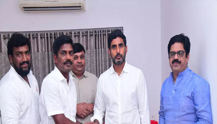 వైసీపీని తరిమికొట్టేందుకు పోరాడుదాం: విశాఖ జనసేన నేతలతో లోకేశ్ వైసీపీని తరిమికొట్టేందుకు పోరాడుదాం: విశాఖ జనసేన నేతలతో లోకేశ్