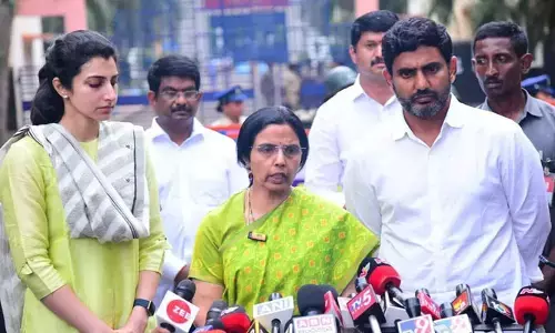 Nara Bhuvaneshwari : టీడీపీలో నారా భువనేశ్వరి యాక్టివ్.. తొలిసారి పార్టీ నేతలతో కీలక సమావేశం