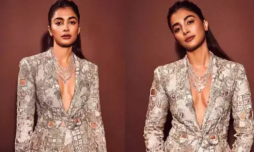 బ్రా లేకుండా ఆభరణాలతో దర్శనమిచ్చిన  Pooja Hegde
