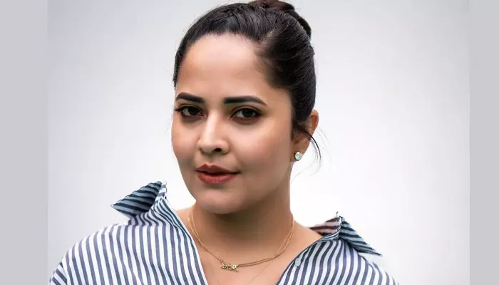 షర్ట్ బటన్ తీసి.. మోడ్రన్ లుక్‌లో Anasuya హాట్ పిక్స్