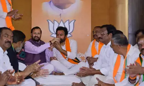 దీక్ష విరమించిన కిషన్ రెడ్డి.. సర్కార్‌‌కు ప్రకాశ్ జవదేకర్ హెచ్చరిక
