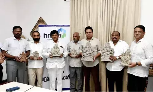 ఉచితంగా 5 లక్షల మట్టి విగ్రహాల పంపిణీని ప్రారంభించిన మంత్రి కేటీఆర్