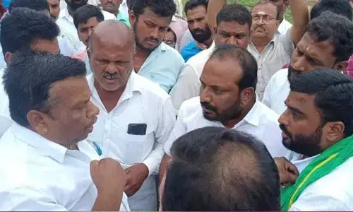 నర్మెట బీఆర్ఎస్ లో ప్రోటోకాల్ లొల్లి