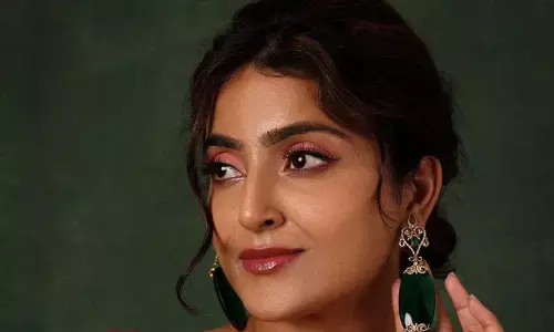 Avantika Mishra : ఎర్ర చీరలో ఘాటైన పరువాలు చూపిస్తూ చెమ‌ట‌లు ప‌ట్టించేసిందిగా!