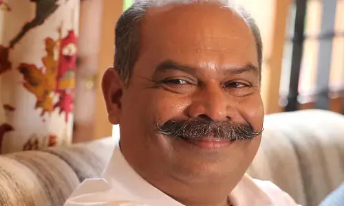 స్త్రీ శిల్పం రూపంలో అవార్డు ఇచ్చి టెంప్ట్ చేస్తున్నారు.. వివాదాస్పద వ్యాఖ్యలు చేసిన నటుడు