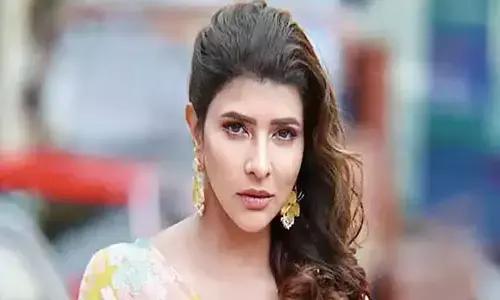 వావ్.. సూపర్ ఇంట్రెస్టింగ్‌..  ఏపీ రాజకీయాలపై మంచు లక్ష్మి ట్వీట్