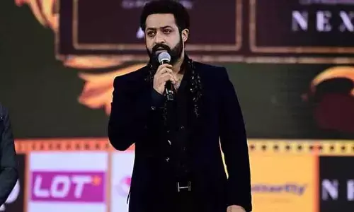 బెస్ట్ యాక్టర్ గా సైమా అవార్డు గెలుచుకున్న తారక్.. అభిమానులకు శిరస్సు వంచి నమస్కరిస్తూ ఎమోషనల్ ..