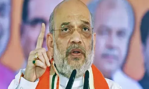 హైదరాబాద్ చేరుకున్న అమిత్ షా.. బీజేపీ నేతల ఘన స్వాగతం