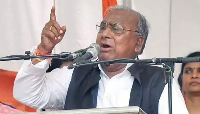 తుక్కుగూడ సభలో వీహెచ్ హాట్ కామెంట్స్ తుక్కుగూడ సభలో వీహెచ్ హాట్ కామెంట్స్