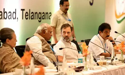 బీ కేర్ ఫుల్ విత్ మీడియా!.. పార్టీ నేతలకు సోనియా హితవు