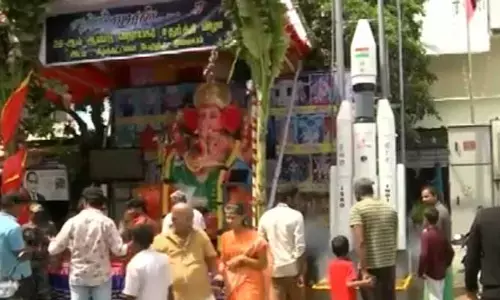 వినాయక చవితి పర్వదినాన స్పెషల్ అట్రాక్షన్‌గా చంద్రయాన్-3 రాకెట్ నమూనా
