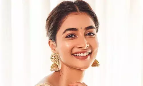 Pooja Hegde : చీర లో దివి తారల మెరిసిపోతున్న పూజా హెగ్డే