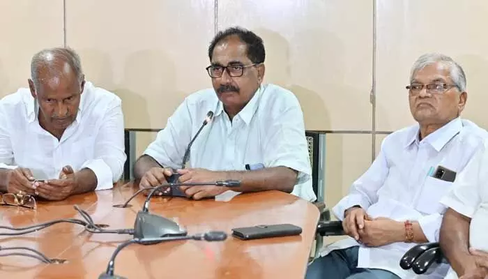 అక్టోబర్ 1న సీపీఎం, సీపీఐ పోటీ చేసే స్థానాల ప్రకటన! అక్టోబర్ 1న సీపీఎం, సీపీఐ పోటీ చేసే స్థానాల ప్రకటన!