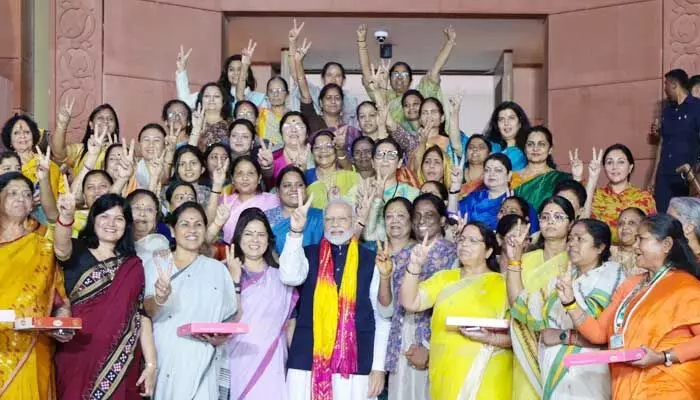 మహిళల సంకెళ్లు తెంచేందుకు ప్రభుత్వం కృషి: ప్రధాని మోడీ మహిళల సంకెళ్లు తెంచేందుకు ప్రభుత్వం కృషి: ప్రధాని మోడీ