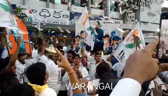 వరంగల్ ఫ్యాన్స్ గురించి షారుఖ్ స్పెషల్ ట్వీట్ వైరల్ వరంగల్ ఫ్యాన్స్ గురించి షారుఖ్ స్పెషల్ ట్వీట్ వైరల్