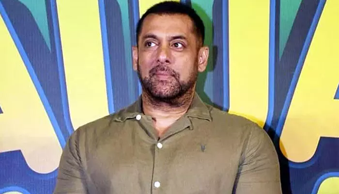 బాక్సాఫీస్ కలెక్షన్లపై సల్మాన్ అసంతృప్తి.. వందకోట్లు లెక్కే కాదంటూ బాక్సాఫీస్ కలెక్షన్లపై సల్మాన్ అసంతృప్తి.. వందకోట్లు లెక్కే కాదంటూ
