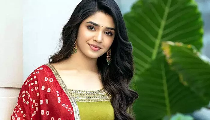 కృతి శెట్టి పక్కన హీరోగా చచ్చినా నటించను అంటున్న తమిళ స్టార్ కృతి శెట్టి పక్కన హీరోగా చచ్చినా నటించను అంటున్న తమిళ స్టార్