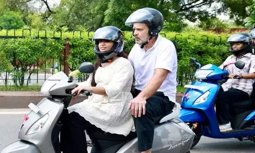 జైపూర్‌లో రాహుల్ గాంధీ బైక్ ర్యాలీ (వీడియో)