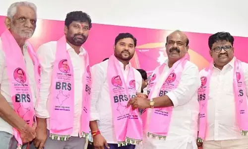 బీఆర్ఎస్‌లో చేరిన ఏపూరి సోమన్న.. ఆ పాటపై క్లారిటీ