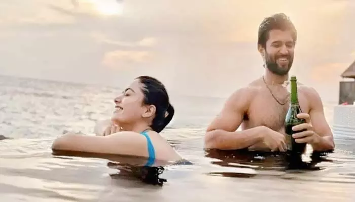 డేటింగ్లో మునిగి తేలుతున్న టాలీవుడ్ స్టార్ కపుల్స్ వీళ్లే.. మరి పెళ్లి పీటలు ఎక్కుతారా..? డేటింగ్లో మునిగి తేలుతున్న టాలీవుడ్ స్టార్ కపుల్స్ వీళ్లే.. మరి పెళ్లి పీటలు ఎక్కుతారా..?