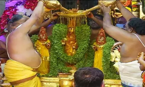 వైభవోపేతంగా శ్రీవారి చక్రస్నానం: నేటితో శ్రీవారి బ్రహ్మోత్సవాలు ముగింపు
