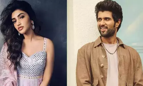 విజయ్ దేవరకొండ పెట్టిన మెసేజ్ చూసి ఫోన్ పగలకొట్టేసిన శ్రీ లీల..!