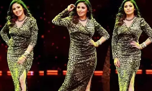 టైట్ బాడీ కాన్ డ్రెస్ ధరించి.. సాలిడ్ గ్లామర్‌తో కుర్రాళ్లకు హీటెక్కిస్తోన్న జయం బ్యూటీ