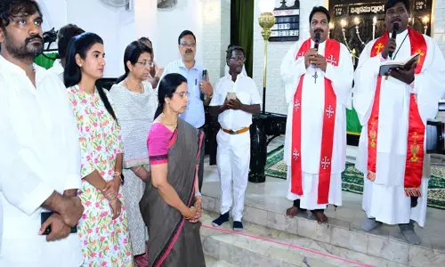 రాజమహేంద్రవరం చర్చిలో నారా భువనేశ్వరి ప్రత్యేక ప్రార్థనలు