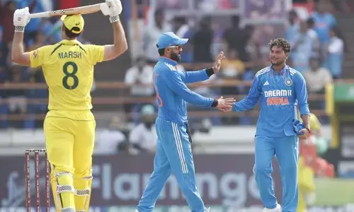 IND vs AUS 3rd ODI: మూడో వికెట్‌ కోల్పోయిన ఆసీస్‌..
