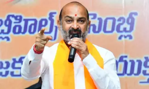 కేసీఆర్ కొడకా…తెలంగాణకు ఎవరేం ఇచ్చారో తేల్చుకుందామా.. : Bandi Sanjay Kumar