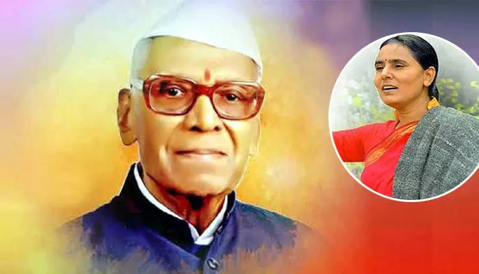 ప్రసాద్ ల్యాబ్లో ‘యూనిటీ’ చిత్ర ప్రదర్శన.. ప్రశంసించిన తెలంగాణ ఉద్యమ నేతలు ప్రసాద్ ల్యాబ్లో ‘యూనిటీ’ చిత్ర ప్రదర్శన.. ప్రశంసించిన తెలంగాణ ఉద్యమ నేతలు