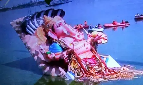 Khairatabad Ganesh : ఫలించిన పోలీస్ వ్యూహం.. గంగమ్మ ఒడికి బడా గణపతి