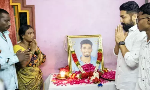 రోడ్డు ప్రమాదంలో అభిమాని మృతి .. కుటుంబసభ్యులను పరామర్శించిన హీరో సూర్య