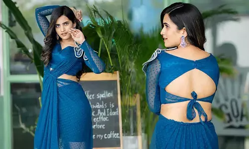 హాట్ ఫోజులతో స్రవంతి చొక్కారపు అందాలు..