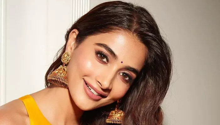 మళ్లీ ఫామ్లోకి వచ్చిన పూజ.. ఒకేసారి మూడు సినిమాలు చేస్తోందిగా! మళ్లీ ఫామ్లోకి వచ్చిన పూజ.. ఒకేసారి మూడు సినిమాలు చేస్తోందిగా!