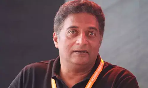 స్టార్ హీరోను పబ్లిక్‌గా క్షమించమని అడిగిన ప్రకాష్ రాజ్.. ట్వీట్ వైరల్