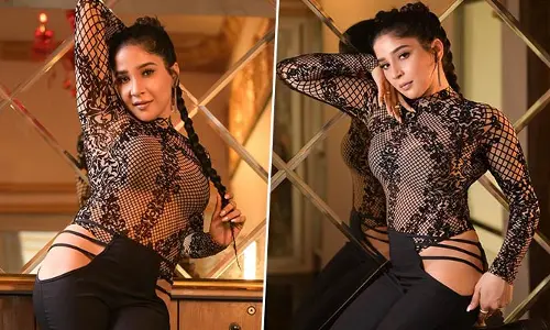 బొక్కల డ్రెస్సులో దర్శనమిచ్చిన బిగ్ బాస్ బ్యూటీ..Sakshi Agarwal
