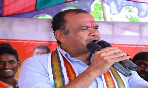 కేసీఆర్, కేటీఆర్ హిట్లర్ తాతయ్యలు.. తండ్రికొడుకులపై ఎంపీ కోమటిరెడ్డి వెంకట్ రెడ్డి తీవ్ర విమర్శలు