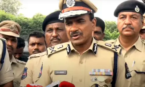గణేశ్ నిమజ్జనంలో పంజా విసిరిన షీ టీమ్స్