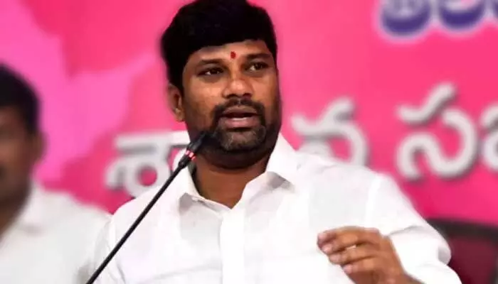 BREAKING: బీఆర్ఎస్ మాజీ ఎమ్మెల్యే బాల్క సుమన్పై కేసు నమోదు BREAKING: బీఆర్ఎస్ మాజీ ఎమ్మెల్యే బాల్క సుమన్పై కేసు నమోదు
