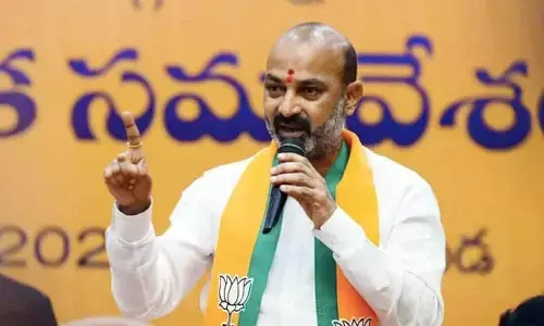 BREAKING: బండి సంజయ్ కార్యాలయం వద్ద ఉద్రిక్తత