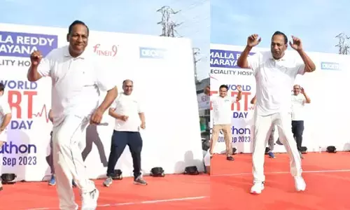 కాలేజీ అమ్మాయిలతో మంత్రి మల్లారెడ్డి రచ్చ.. వీడియో వైరల్