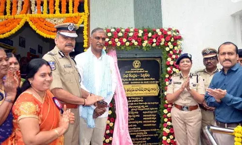 బాధిత మహిళలకు, చిన్నారులకు భరోసా.. సఖి కేంద్రాలు : మంత్రి హరీశ్ రావు