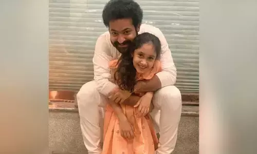 ఎన్టీఆర్ ఒడిలో ఉన్న అమ్మాయి ఎవరో తెలిస్తే షాక్ అవుతారు..! ఫొటో వైరల్