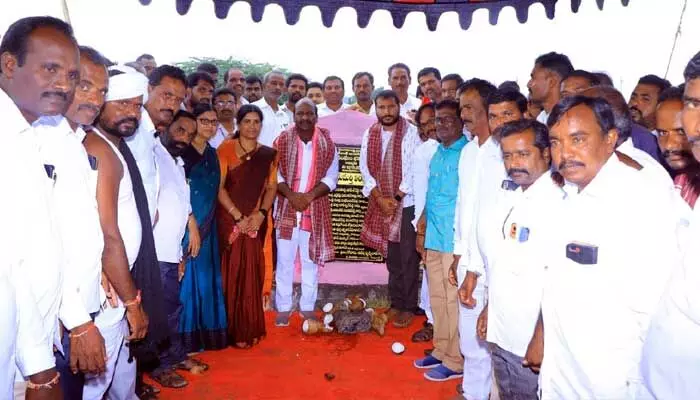నియోజకవర్గాన్ని అభివృద్ధిలో మొదటి స్థానంలో నిలుపుతా: ఎమ్మెల్యే చిరుమర్తి నియోజకవర్గాన్ని అభివృద్ధిలో మొదటి స్థానంలో నిలుపుతా: ఎమ్మెల్యే చిరుమర్తి