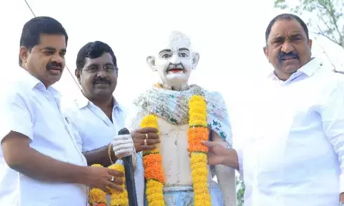 మహాత్ముడి ఆశయ సాధనకు కృషి చేద్దాం: ఎమ్మెల్యే సండ్ర