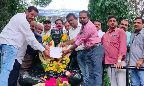 అర్హులైన జర్నలిస్టులకు ఇంటి స్థలాలు ఇవ్వాలి : బండారు యాదగిరి