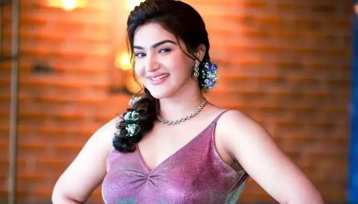Honey Rose : అతను నన్ను లైంగికంగా వేధిస్తున్నాడు : హనీరోజ్ సంచలన వ్యాఖ్యలు Honey Rose : అతను నన్ను లైంగికంగా వేధిస్తున్నాడు : హనీరోజ్ సంచలన వ్యాఖ్యలు