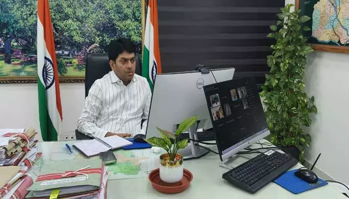 కేసీఆర్ స్పోర్ట్స్ కిట్స్ వెంటనే పంపిణీ చేయండి -జిల్లా కలెక్టర్ రవి నాయక్ కేసీఆర్ స్పోర్ట్స్ కిట్స్ వెంటనే పంపిణీ చేయండి -జిల్లా కలెక్టర్ రవి నాయక్